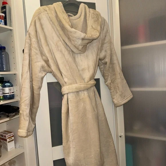 Summer & Rose Cream Robe - Picture 2 of 5